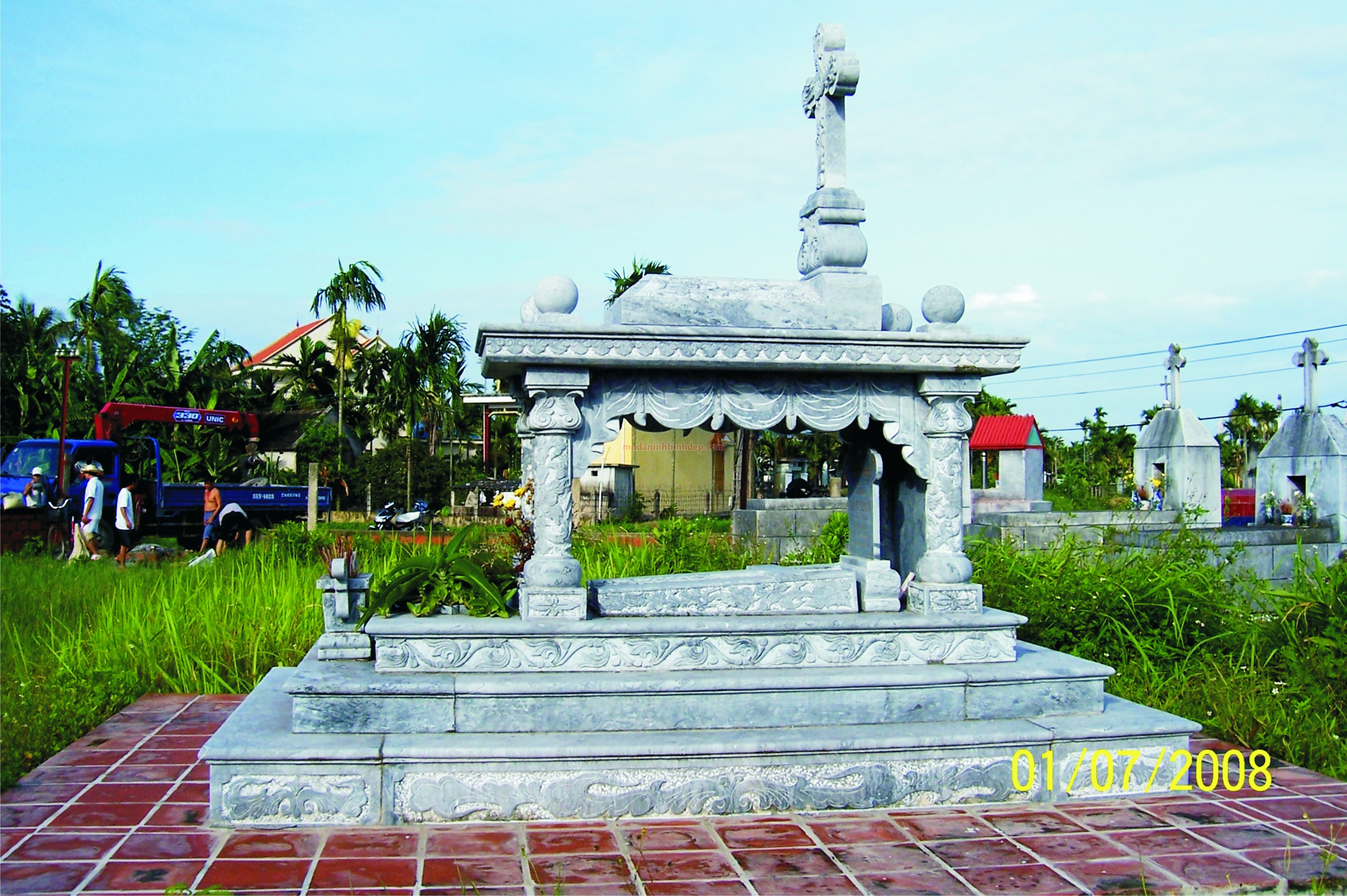 Mộ đá công giáo NB 05